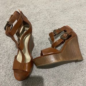 Guess wedges size 8